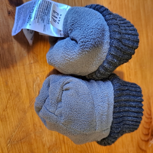 3/20$ Baby GAP Dinosaur Fleece Mittens – Gray/Red – Size XS/S (11 cm) - Picture 5 of 9